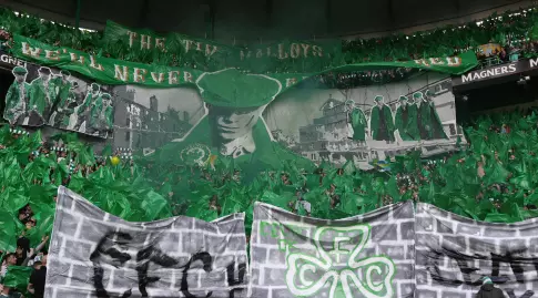 Celtic fans with impressive decor (Reuters)