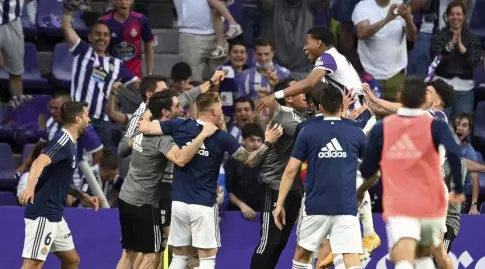 Valladolid players celebrate (La Liga)