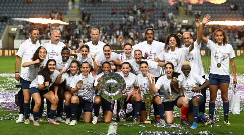 MS Kiryat Gat players with the State Cup and the championship plate (Noam Moreno)