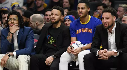 Clay Thompson, Jordan Paul, Steph Kerry and DiAngelo Russell on the Warriors' bench (Reuters)