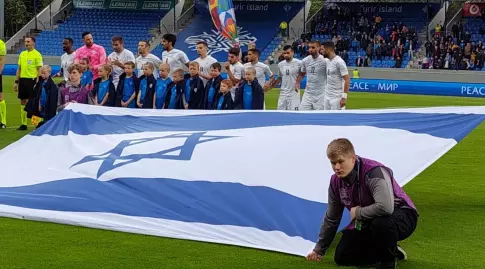 The Israeli national team during the anthem (Reuven Schwartz)