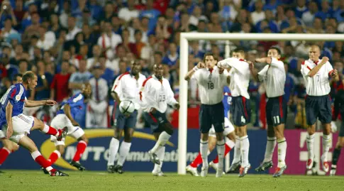 השער של זידאן בכדור חופשי נגד אנגליה (רויטרס)