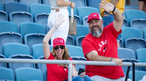 Canada fans (Itzik Belnitsky)